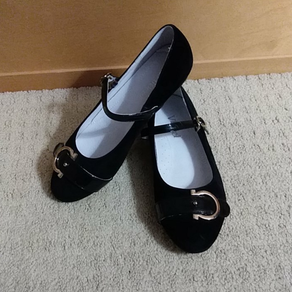 Kid's black dress shoes